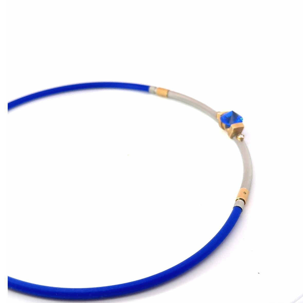 Collier von Bunz Design in 18 Karat Gelbgold & 950er Platin mit Saphir & Brillanten