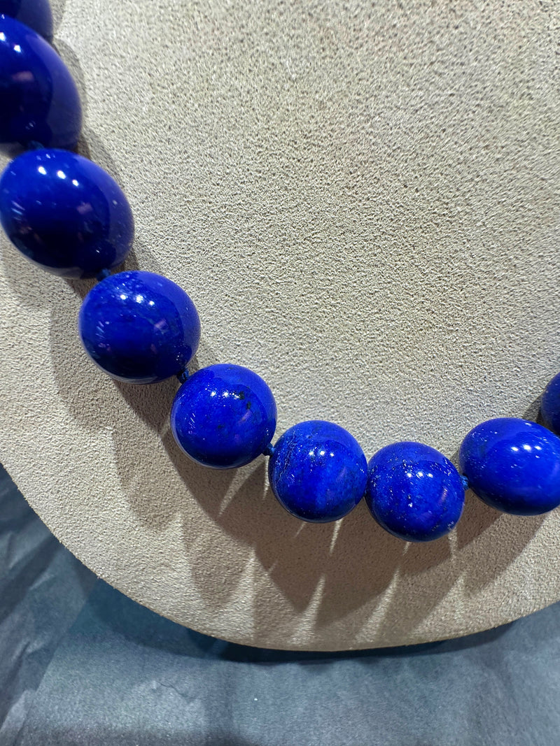 Edle Lapis Lazuli Halskette mit 14 Karat Gelbgold Kugelschloss