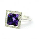 Massiver Ring in 18 Karat Weißgold mit Amethyst und Brillanten