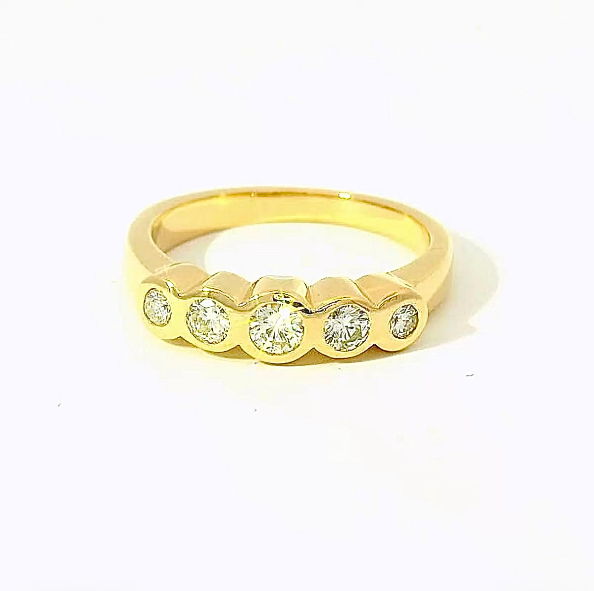 Massiver Halbmemory Ring in 14 Karat Gelbgold mit feinen Brillanten