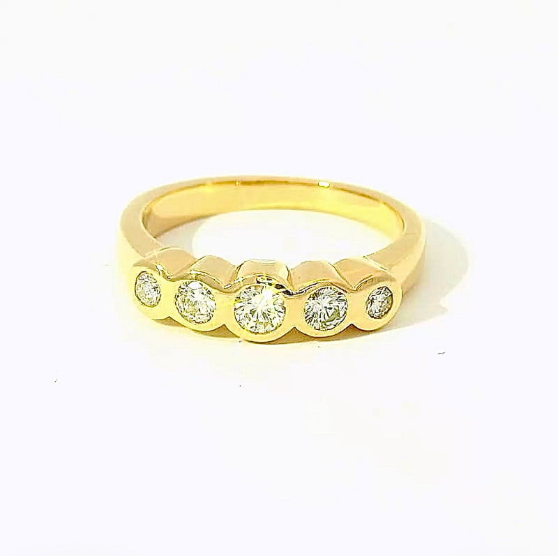 Massiver Halbmemory Ring in 14 Karat Gelbgold mit feinen Brillanten