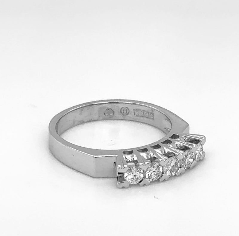 Edler Halbmemory Ring in 18 Karat Weißgold mit hochfeinen Brillanten