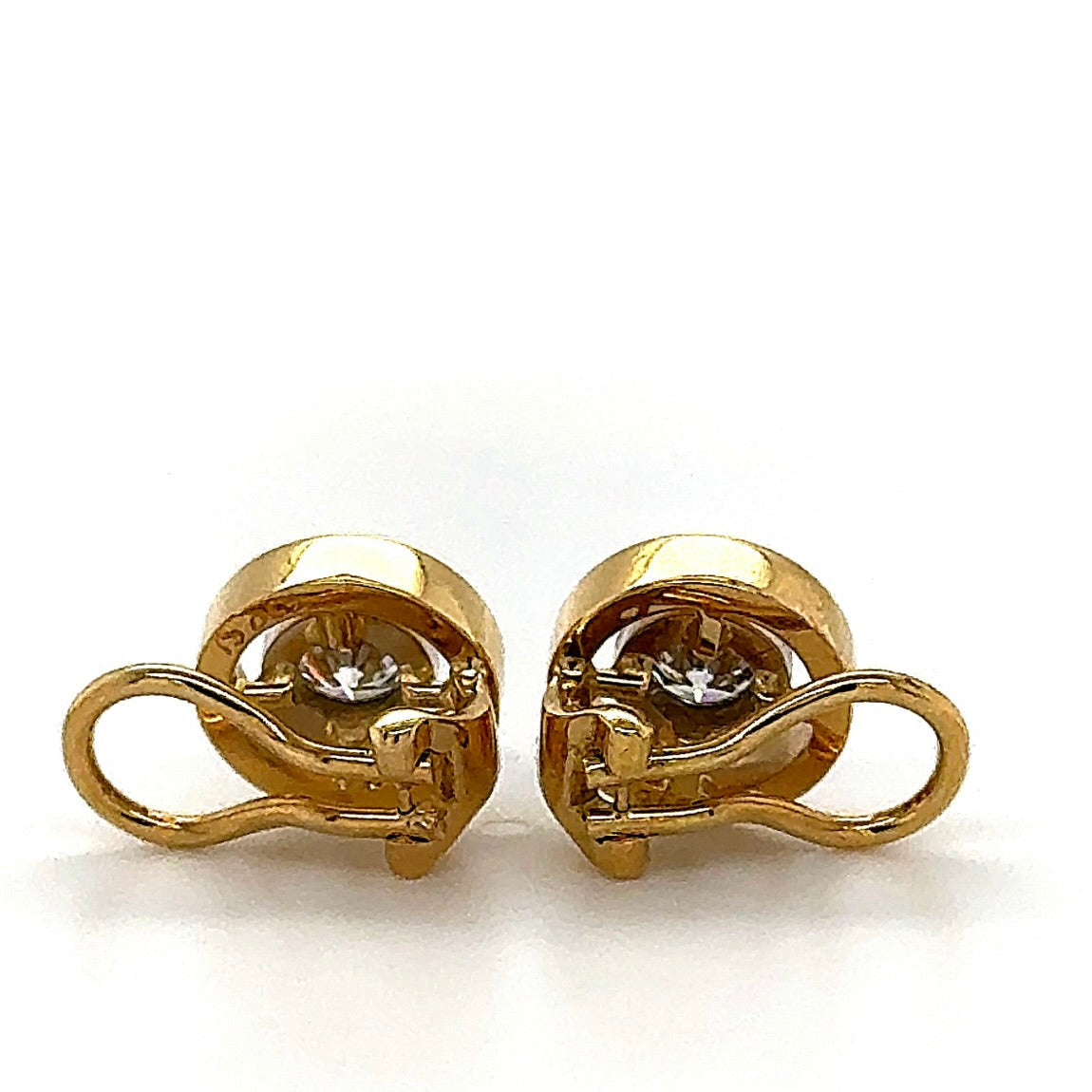 Handgefertigte Ohrringe in 18 Karat Gold mit hochfeinen Brillanten je 0.45 Karat