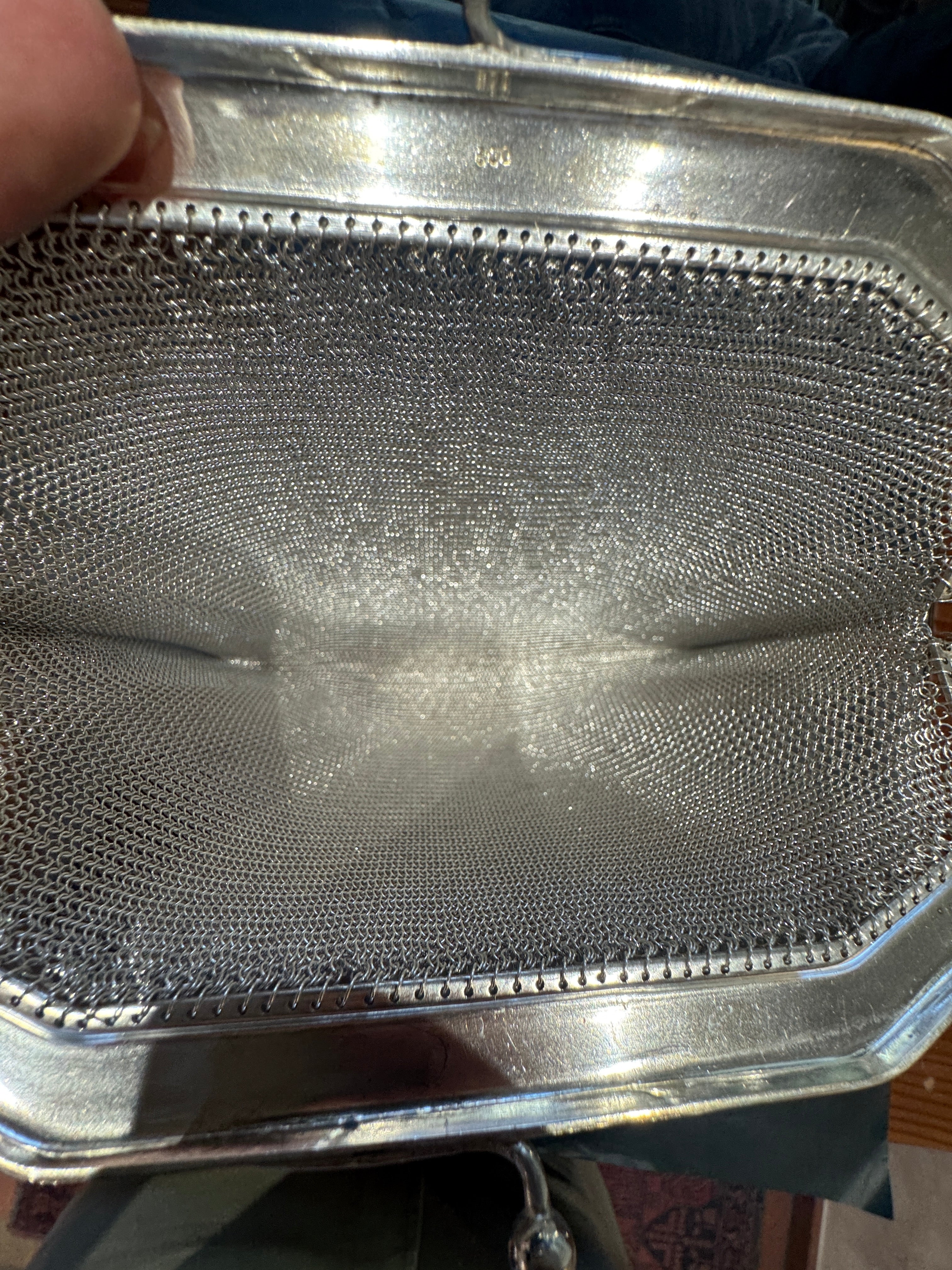 Einmalige Silbertasche aus 800er Silber mit blauen Schmucksteinen