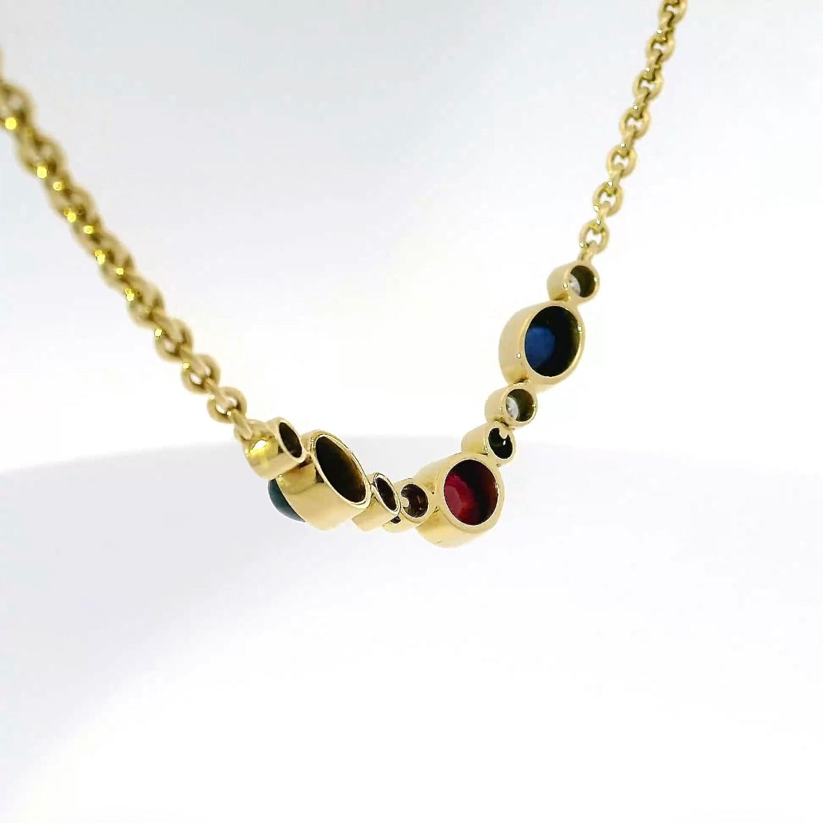 Edles Collier in 18 Karat Gelbgold mit Rubin, Saphiren & Brillanten