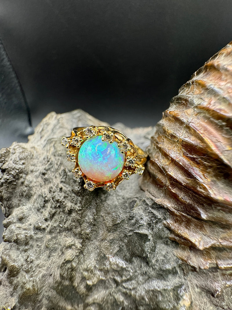 Original Goldbaur Ring in 18 Karat Gelbgold mit feinen Opal & Brillanten