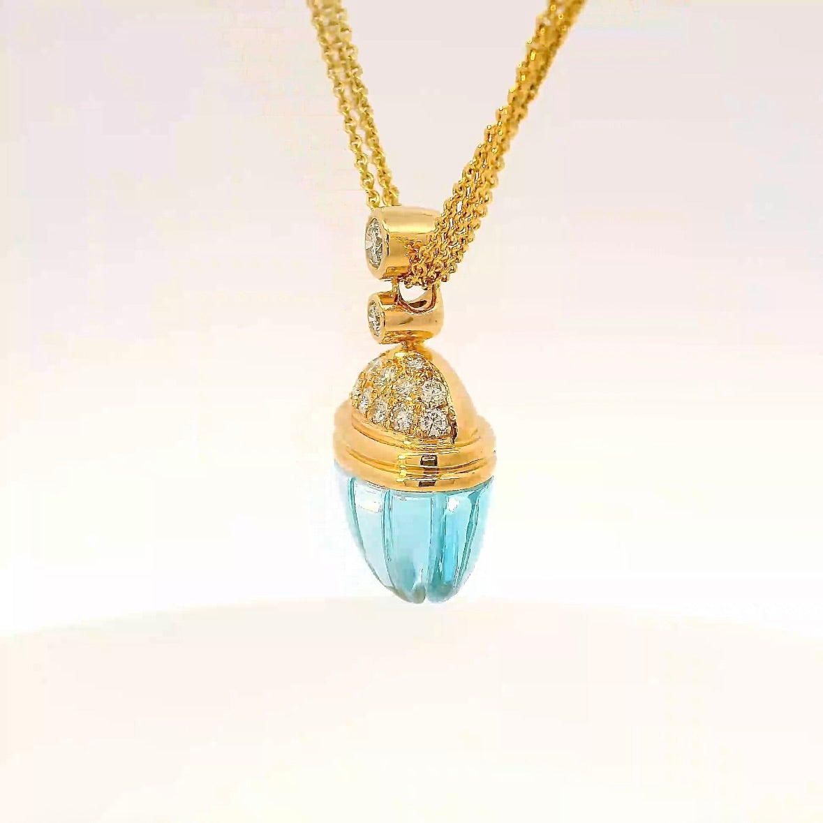 Eleganter Anhänger in 18 Karat Gelbgold mit Topas & Brillanten von Lüth Bijoux