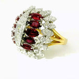 Ausgefallener Cocktailring in 18 Karat Gold mit Rubinen und Brillanten