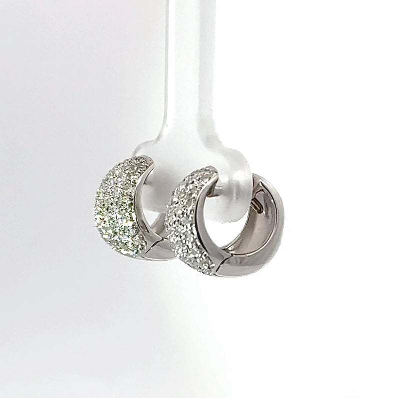 Edle Kreolen in 18 Karat Weißgold ausgefasst mit 76 Diamanten