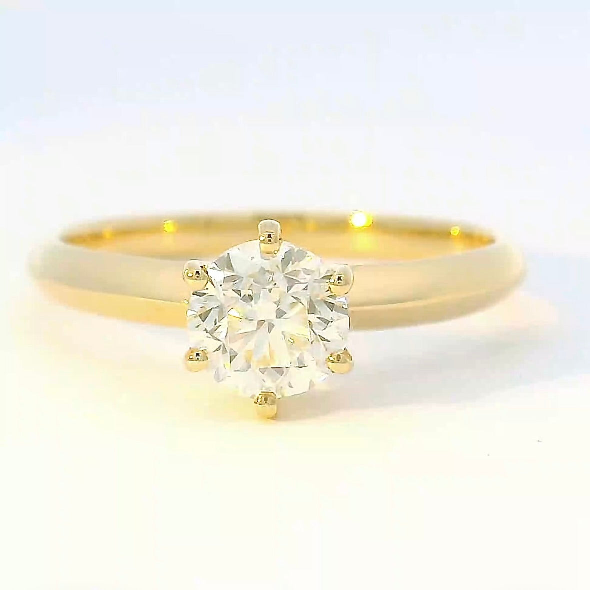 Moderner Solitärring in 18 Karat Gelbgold mit 1,02 Karat Brillant