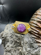Einmaliger Ring in 21,6 Karat Gelbgold mit Stern-Rubin & Brillanten