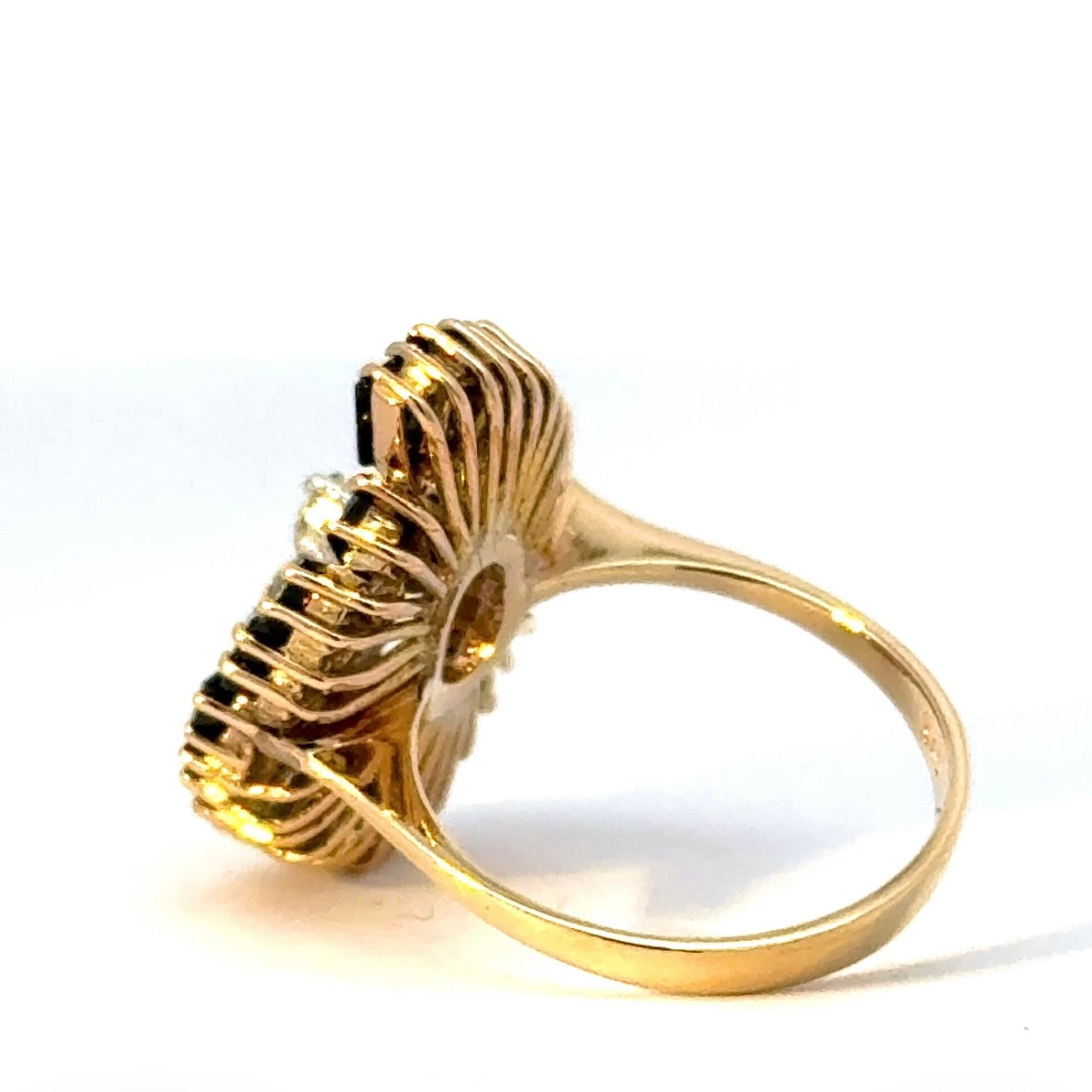 Besonderer Ring in 14 Karat Gelbgold mit feinen Saphiren & Brillanten