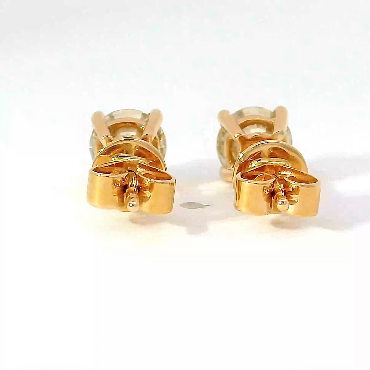 Elegante Ohrstecker in 18 Karat Roségold mit champagnerfarbenen Brillanten