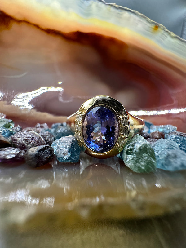 Eleganter Ring in 14 Karat Gelbgold mit feinen Tansanit & Brillanten