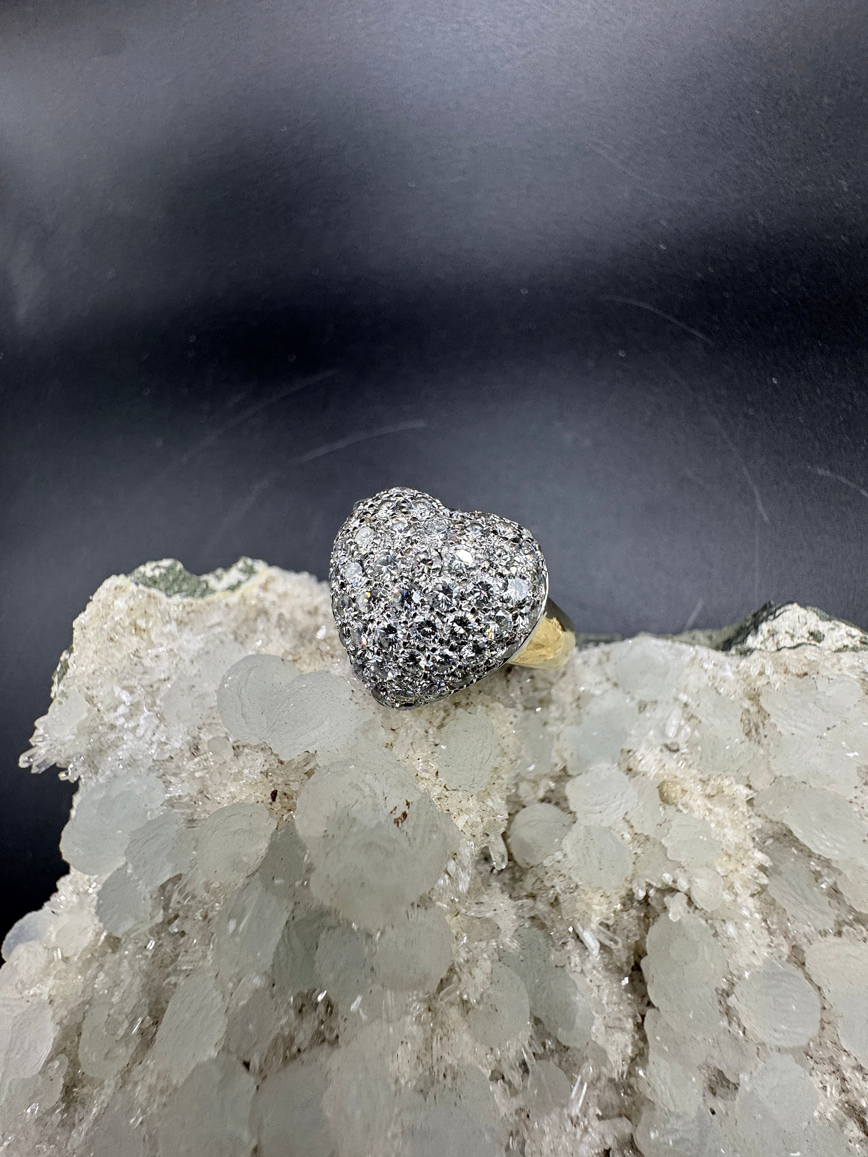 Hochwertiger Herz-Ring in 18 Karat Gelb- & Weißgold mit Brillanten