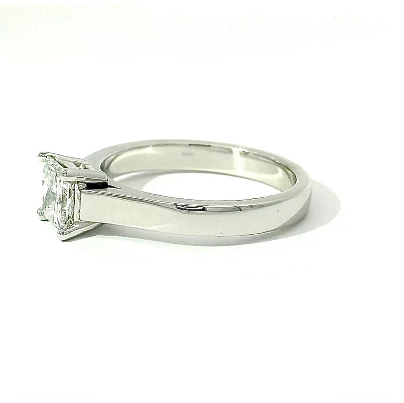 Massiver Solitär Ring in Platin mit hochfeinem Princess-Cut Brillanten
