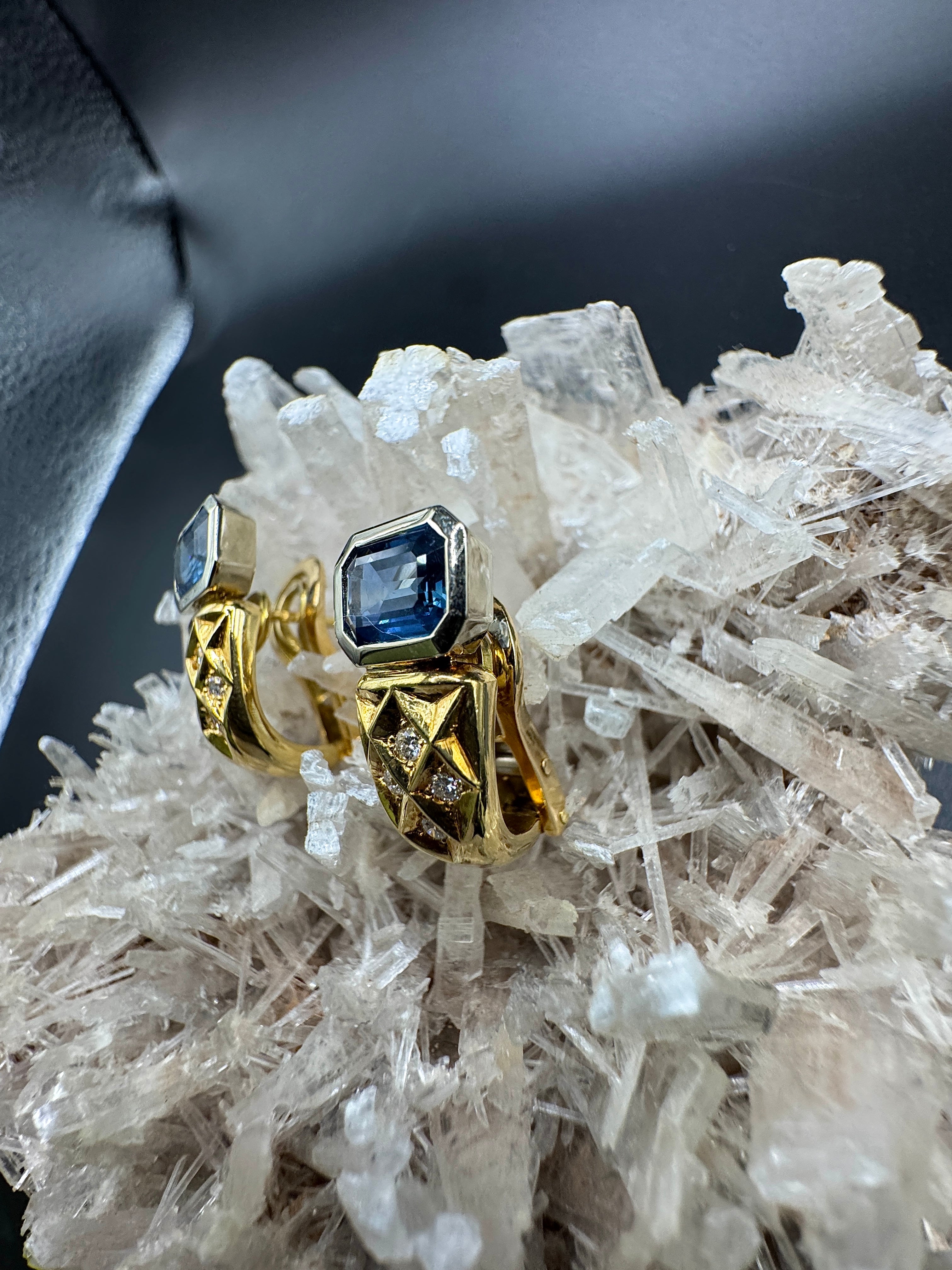 Extravagant 18k Gold Earrings with Sapphires & Brilliant-cut Diamonds