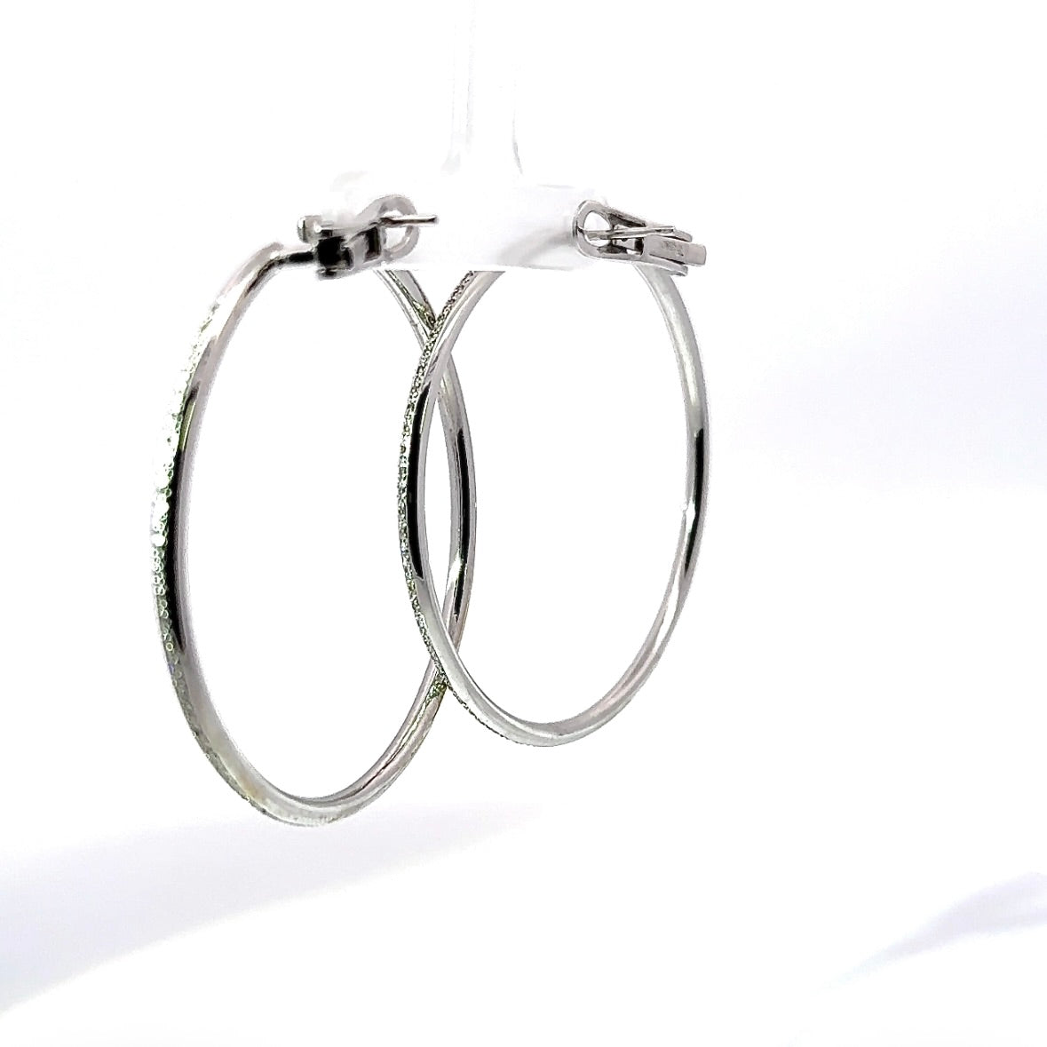 Exceptional 18-karat white gold earrings with 286 brilliant-cut diamonds