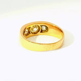 Zeitloser Vintage-Ring in 14 Karat Gelbgold mit drei Altschliff-Diamanten
