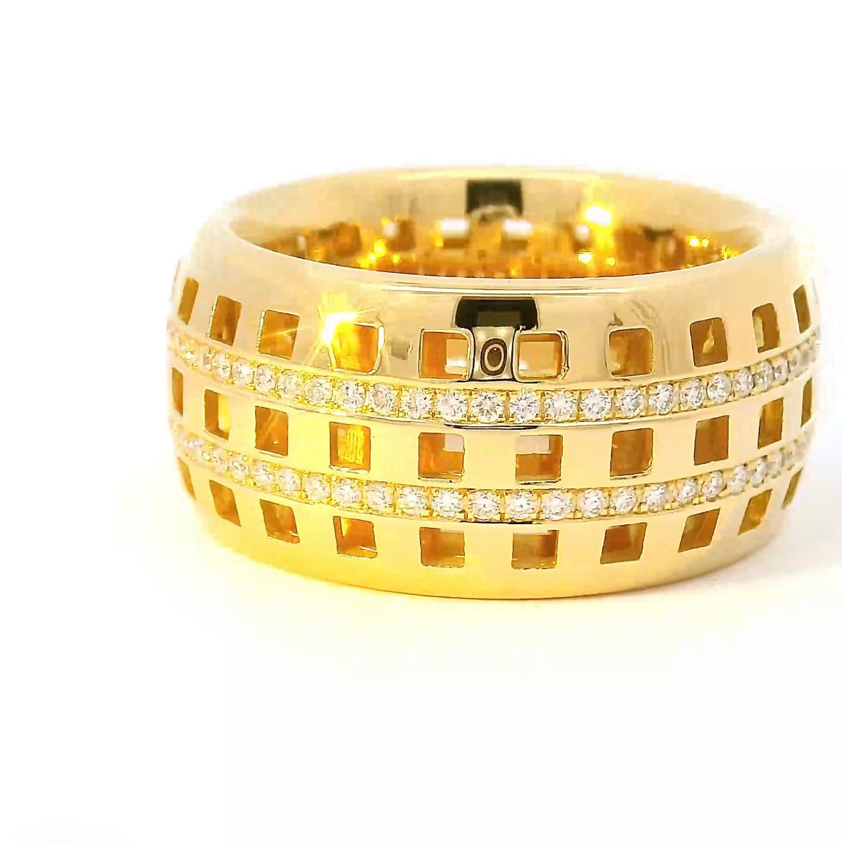 Riesiger Memory Ring in 18 Karat Gelbgold mit feinen Brillanten von W. Häring