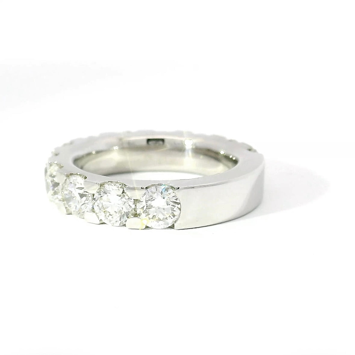 Edler Memory Ring in 18 Karat Weißgold mit 4,90 Karat hochfeinen Brillanten