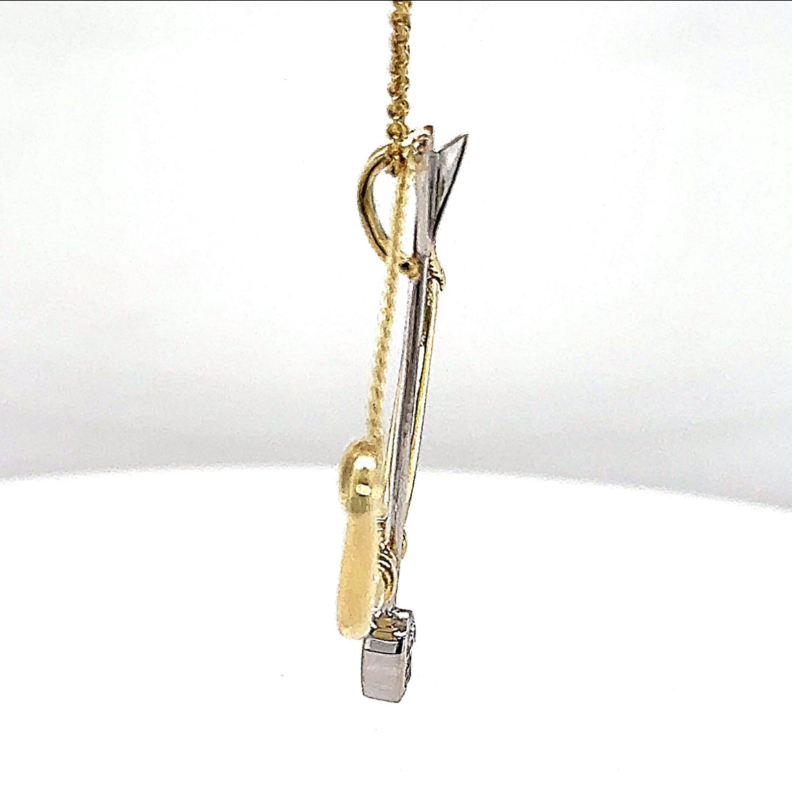 Amore Pfeil und Bogen in 14 Karat Gelbgold mit hochfeinen Brillant-Tropfen