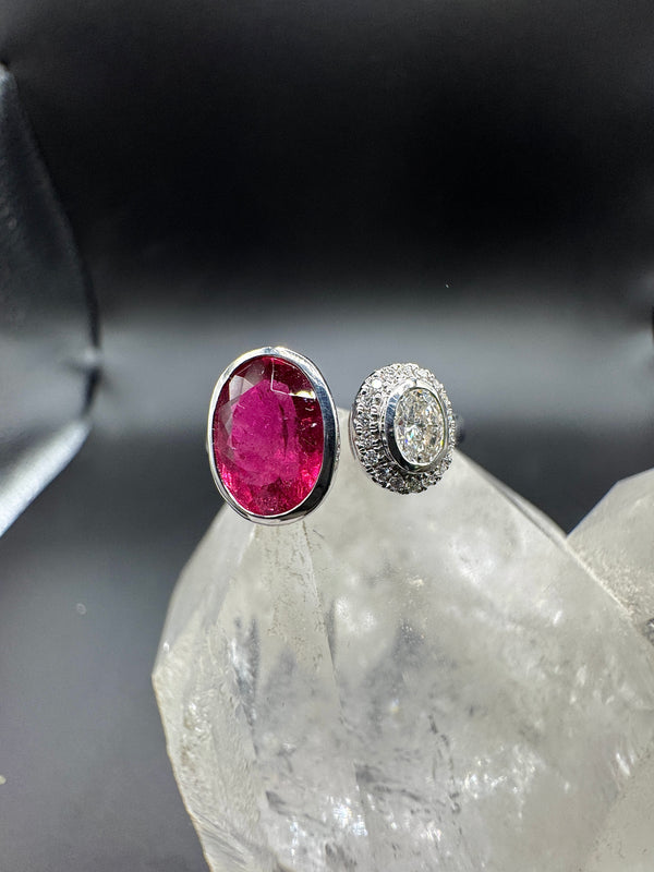 Eleganter Ring in 18 Karat Weißgold mit Rubellit & Brillanten