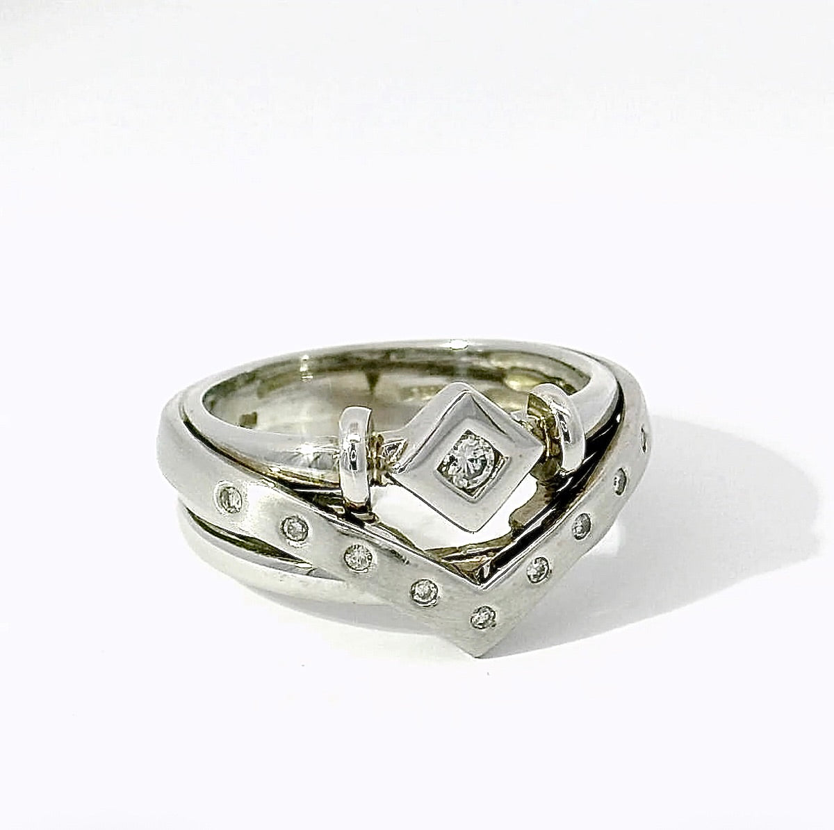 Ausgefallener Ring in 14 Karat Weißgold mit Brillanten