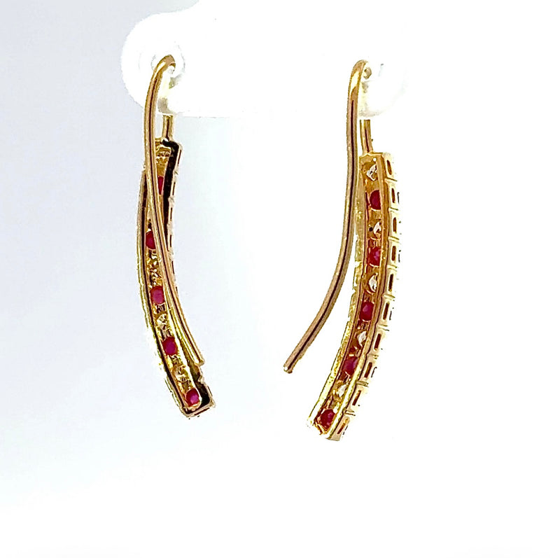 Elegante Hängeohrringe in 18 Karat Gelbgold mit Brillanten & Rubinen
