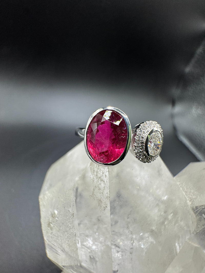 Eleganter Ring in 18 Karat Weißgold mit Rubellit & Brillanten