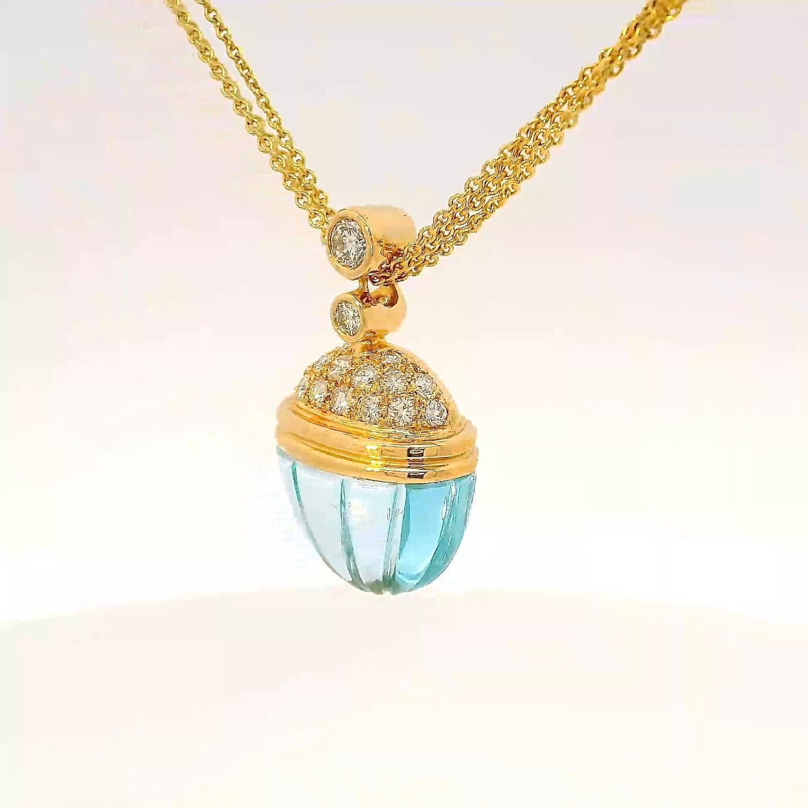 Eleganter Anhänger in 18 Karat Gelbgold mit Topas & Brillanten von Lüth Bijoux