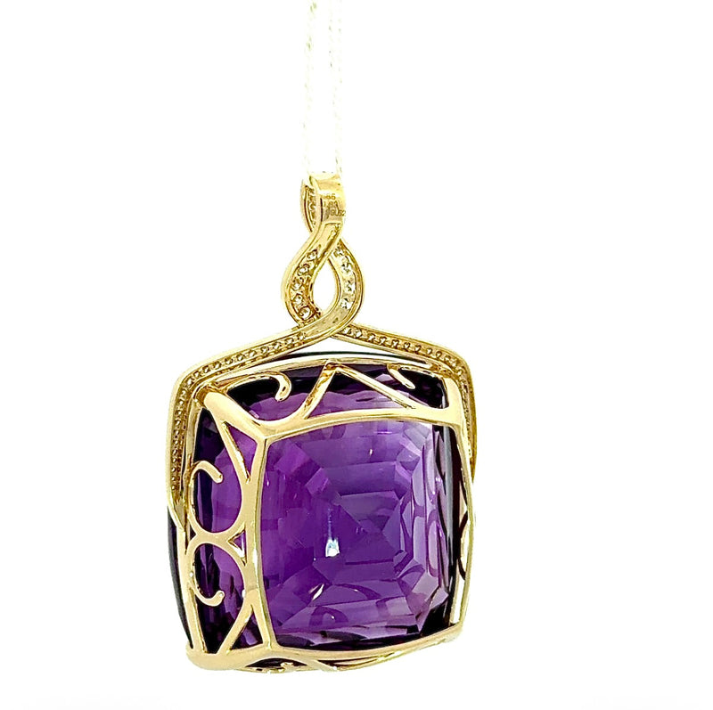 Riesiger Amethyst Anhänger in 14 Karat Gelbgold mit feinen Brillanten