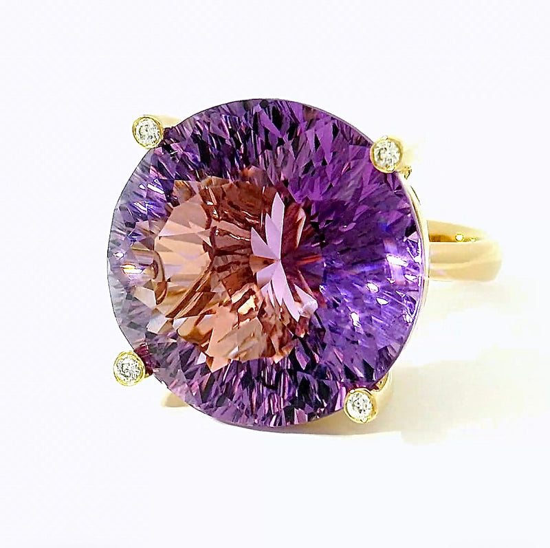 Moderner Amethyst Ring in 14 Karat Gelbgold mit feinen Brillanten