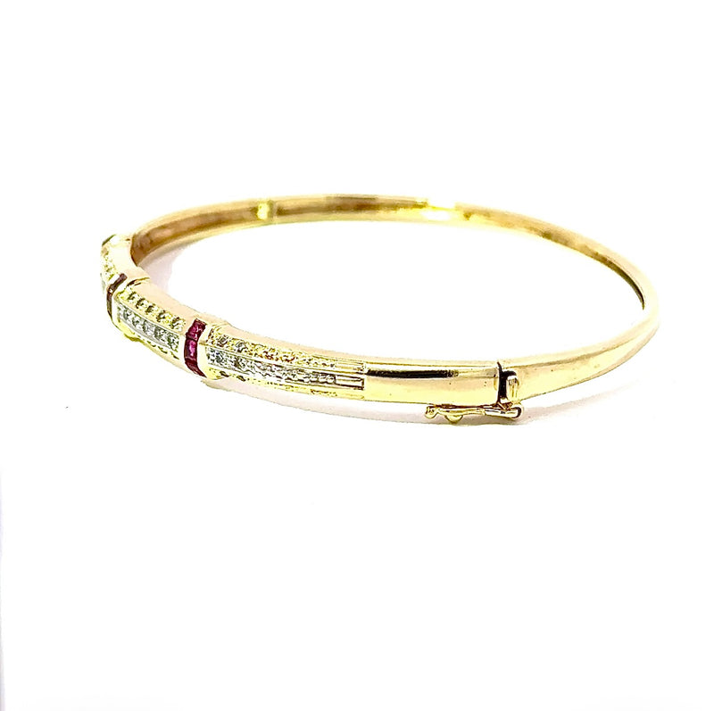 Aufregender Armreif in 14 Karat Gelbgold mit Rubinen und Diamanten