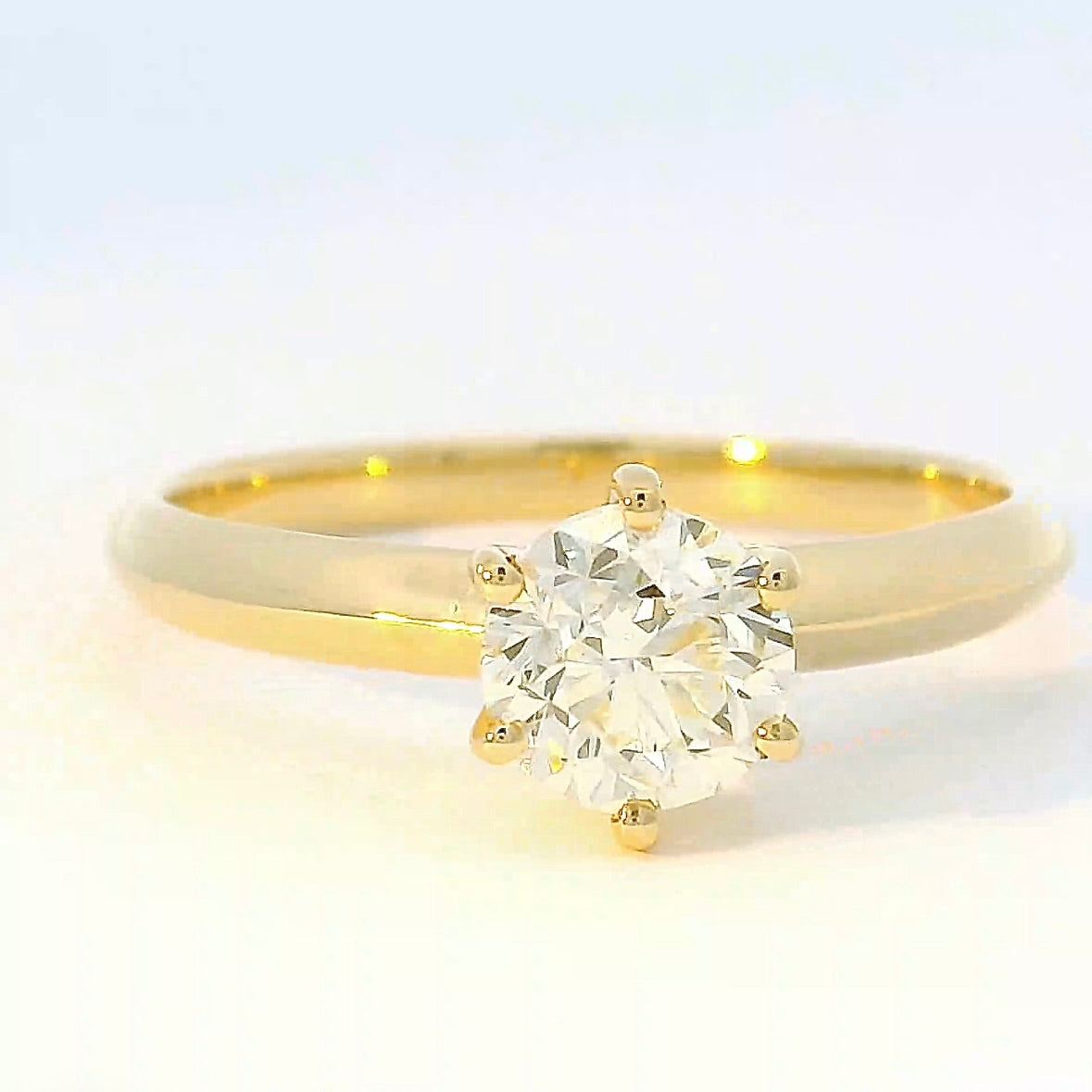 Moderner Solitärring in 18 Karat Gelbgold mit 1,02 Karat Brillant