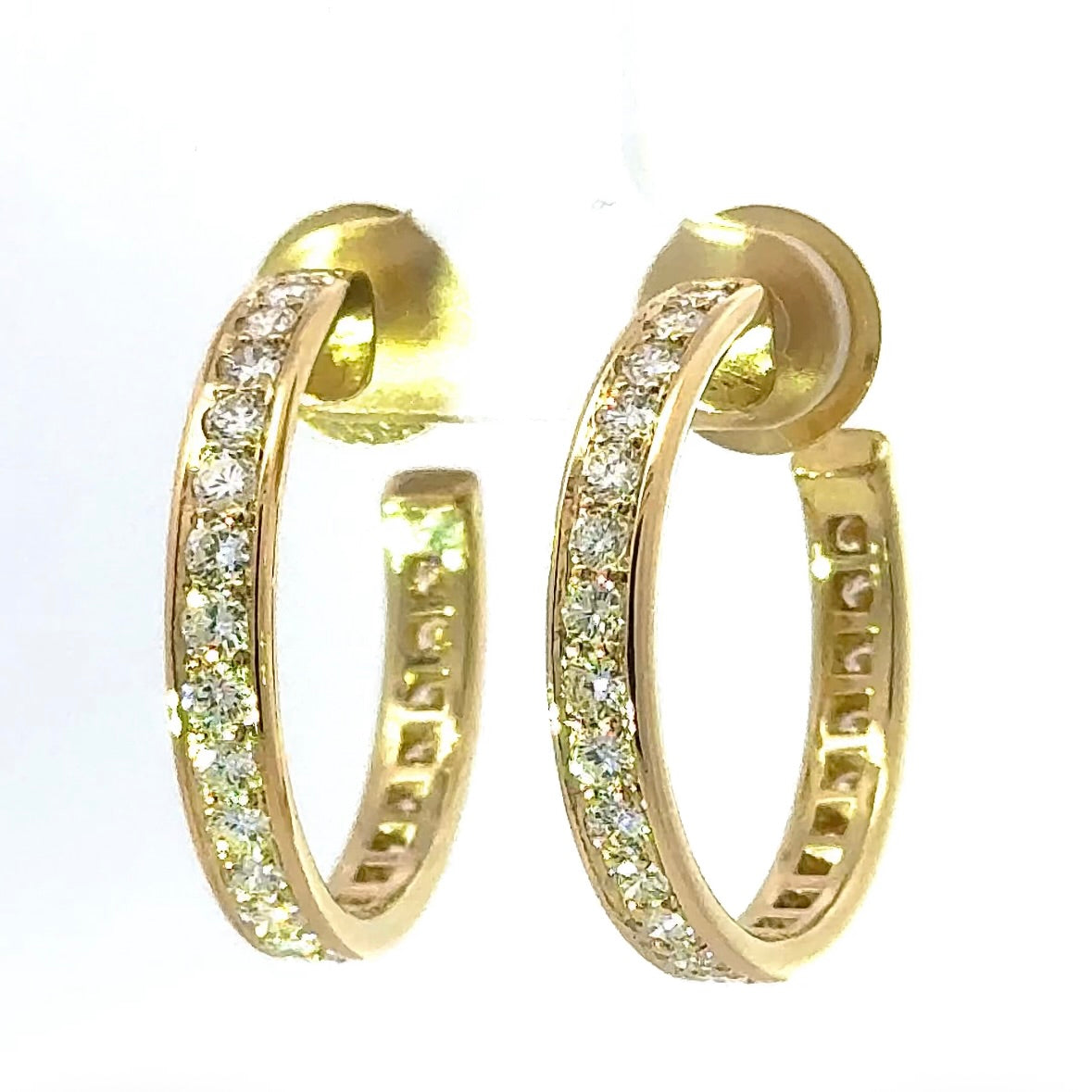 Edle Kreolen in 18 Karat Gelbgold mit 3,36 Karat hochfeinen Brillanten