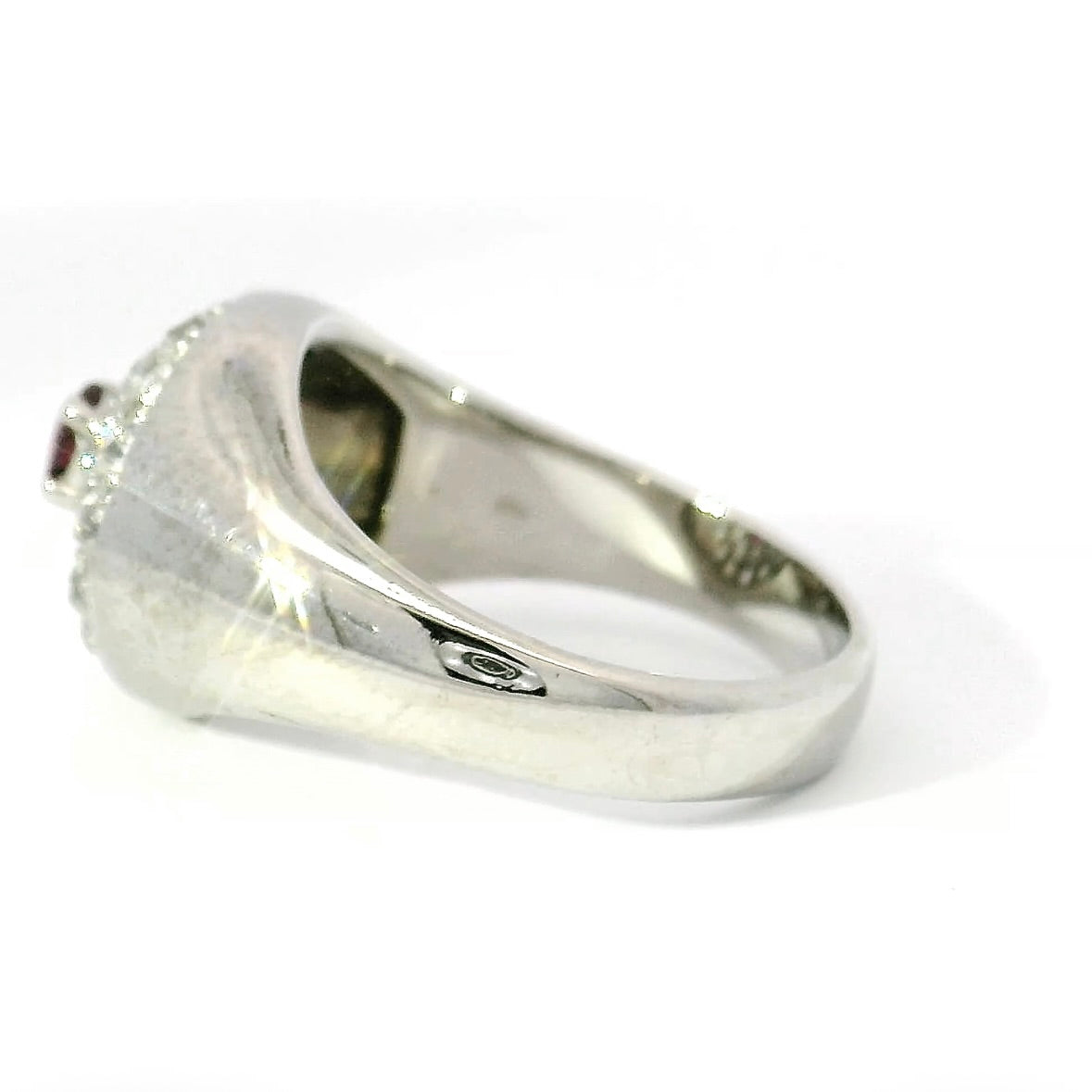 Hochwertiger Vintage Ring in 18 Karat Weißgold mit Rubin & Diamanten