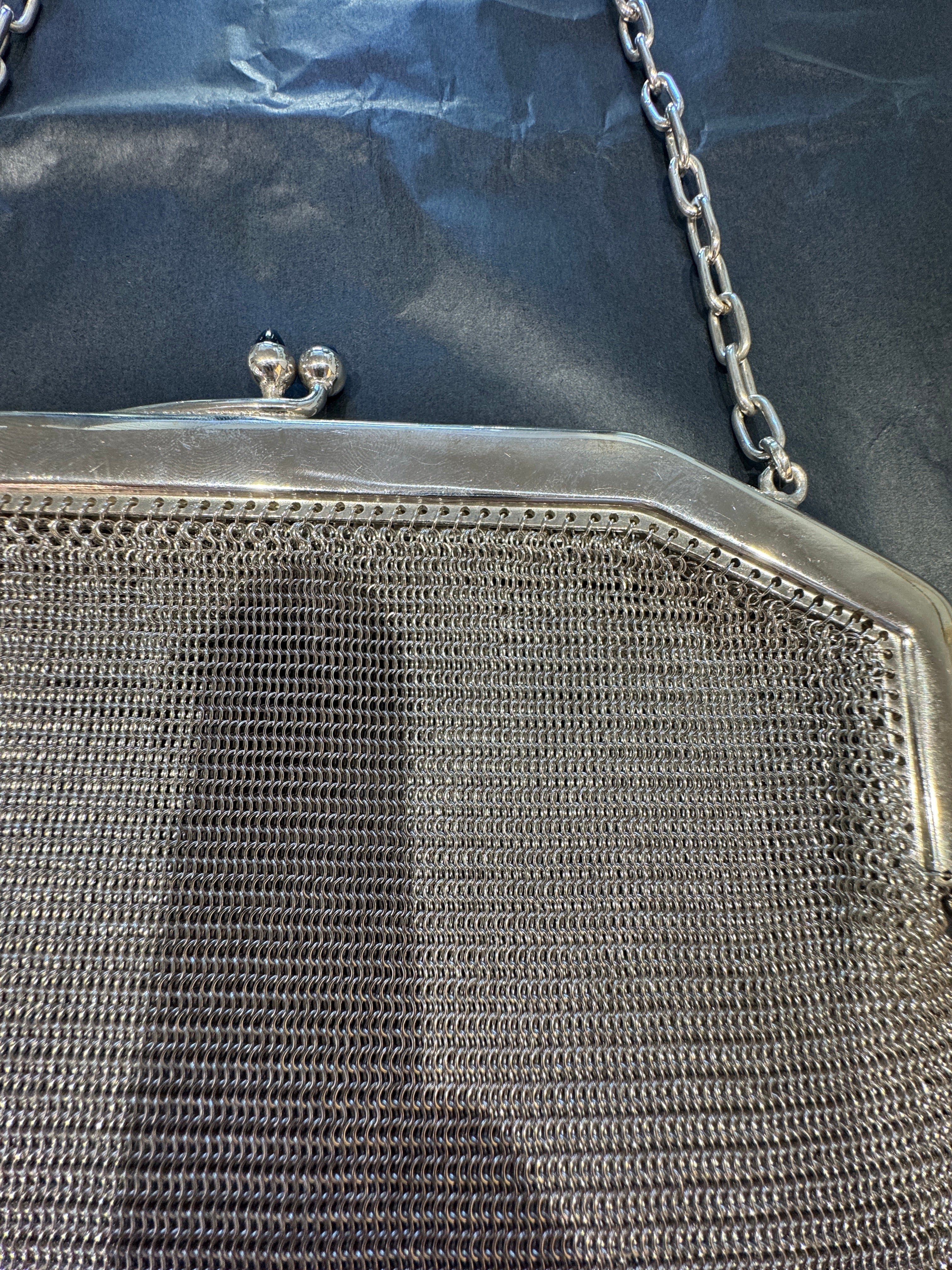 Einmalige Silbertasche aus 800er Silber mit blauen Schmucksteinen
