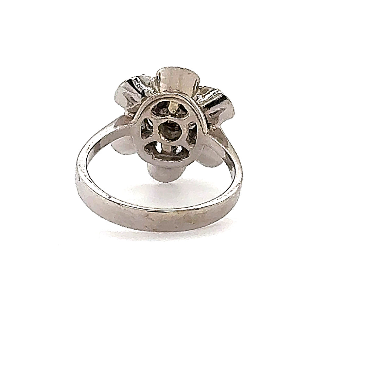Dekorativer Blumen-Ring in 14 Karat Weißgold mit lebhaften Brillanten