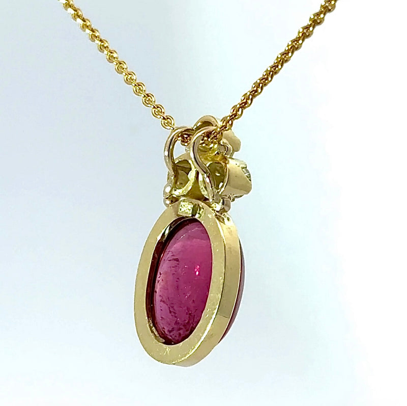 Handgefertigter Anhänger in 14 Karat Gelbgold mit Rubellit und Brillanten