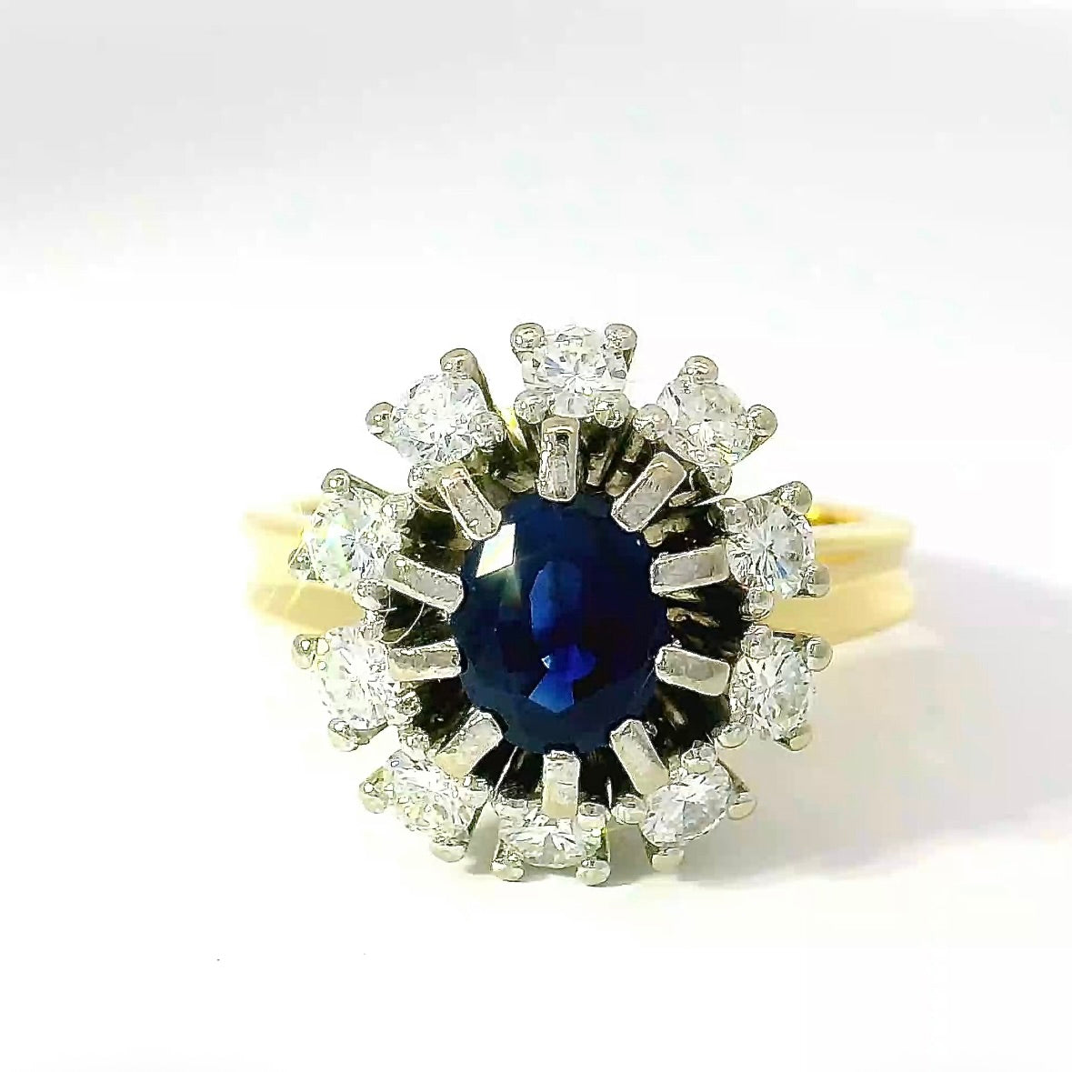 High-quality ring in 18 carat yellow & white gold with sapphire & brilliant-cut diamonds