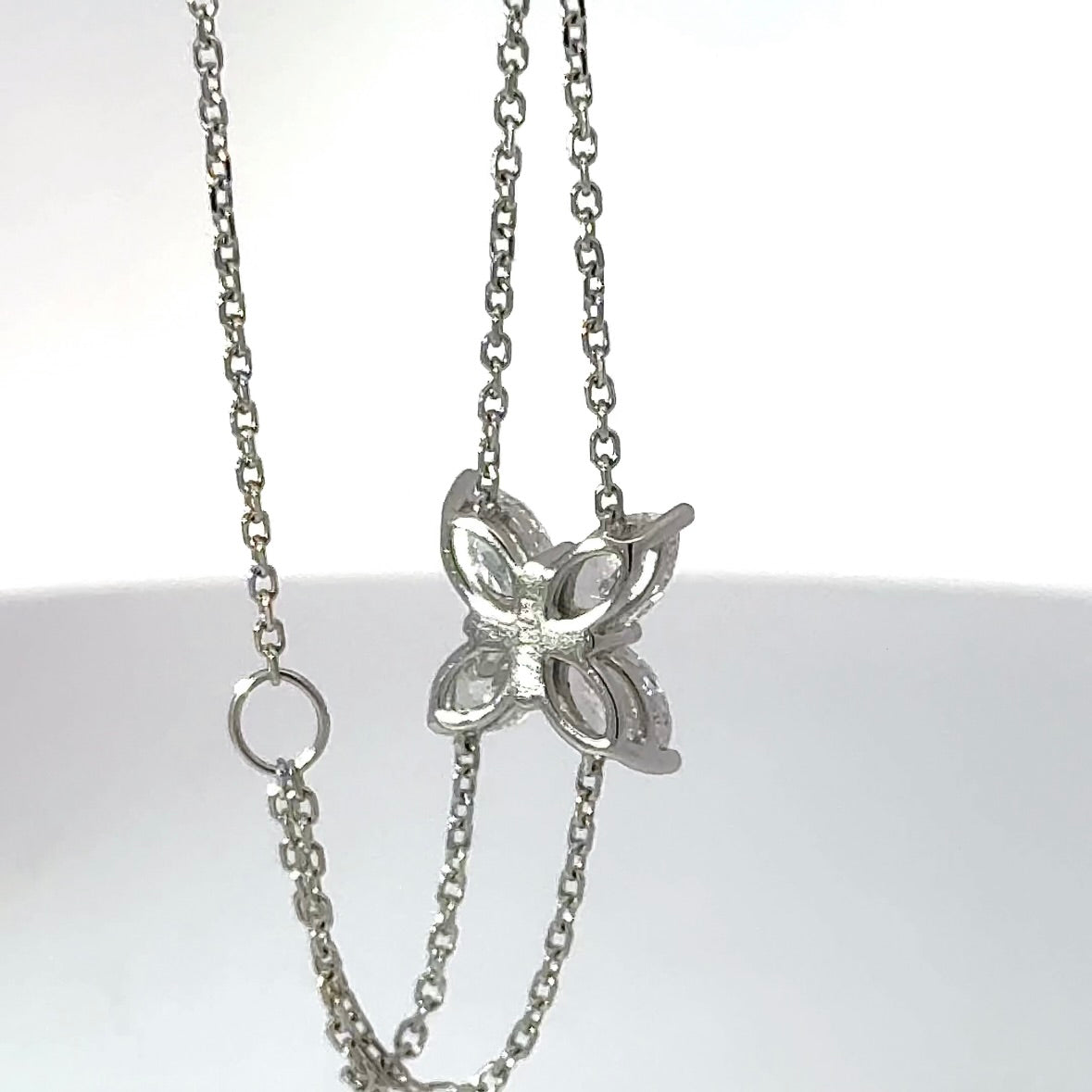 Modern designer bracelet in 18 carat white gold with brilliant-cut navettes
