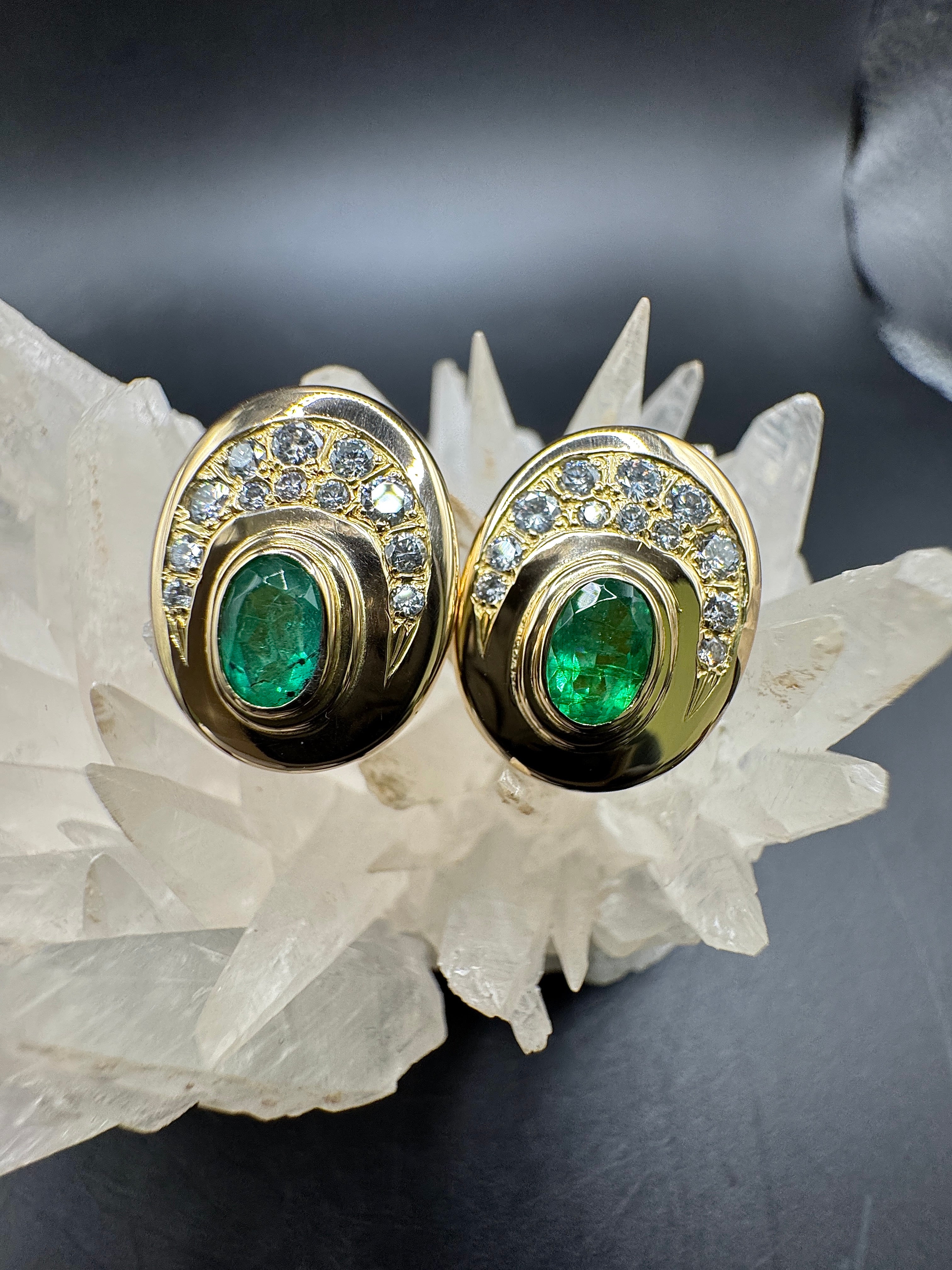 Handcrafted stud earrings in 18k yellow gold with fine emeralds & brilliant-cut diamonds
