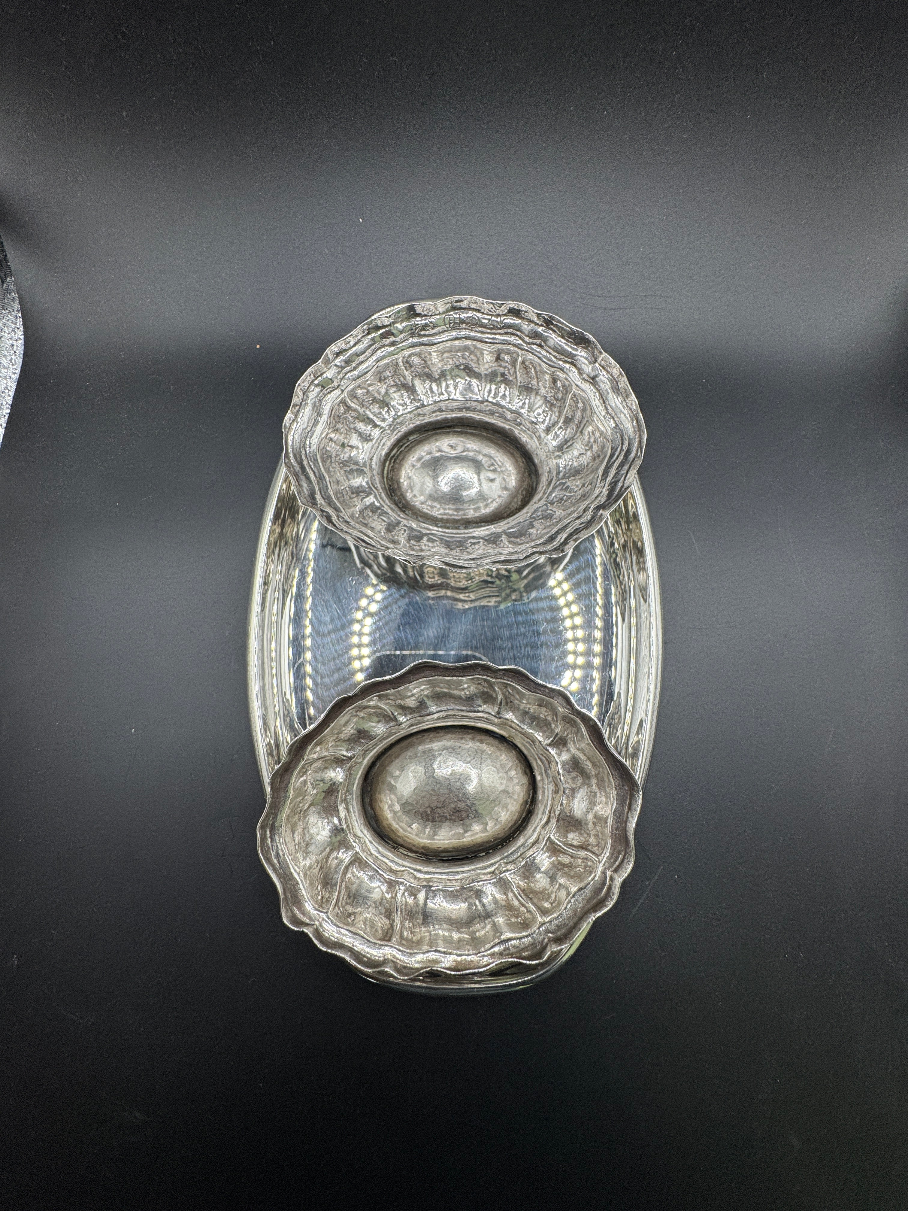 Stylish salt & pepper set with tray – in .835 silver