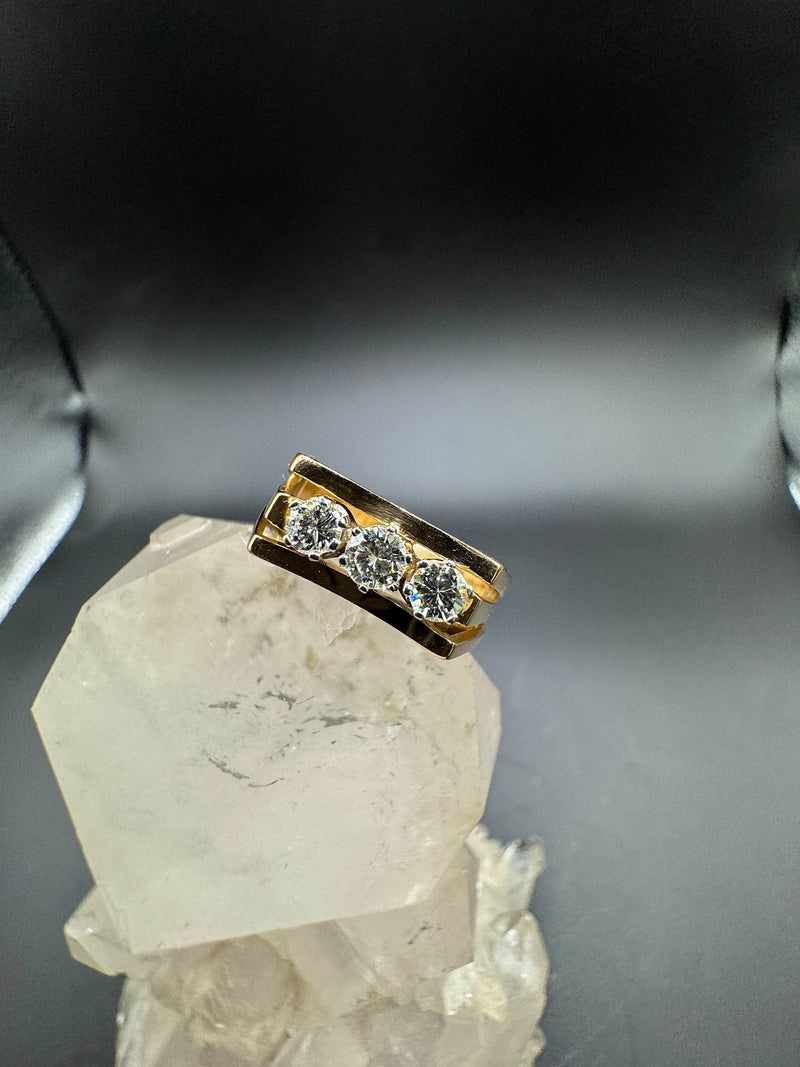 Ausgefallener Ring in 18 Karat Gelbgold mit Brillanten | Ringe - Schmuck Schroll
