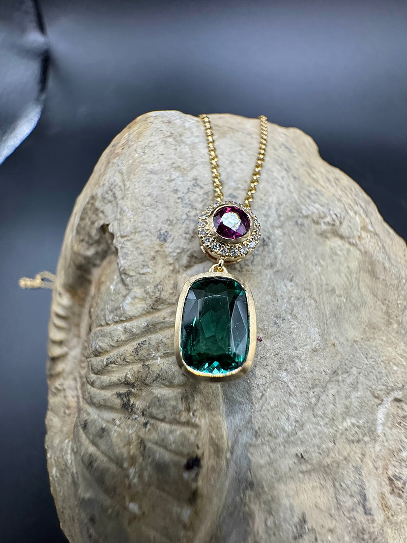 Leuchtender Anhänger in 14 Karat Gelbgold mit Rubin, Turmalin & Brillanten