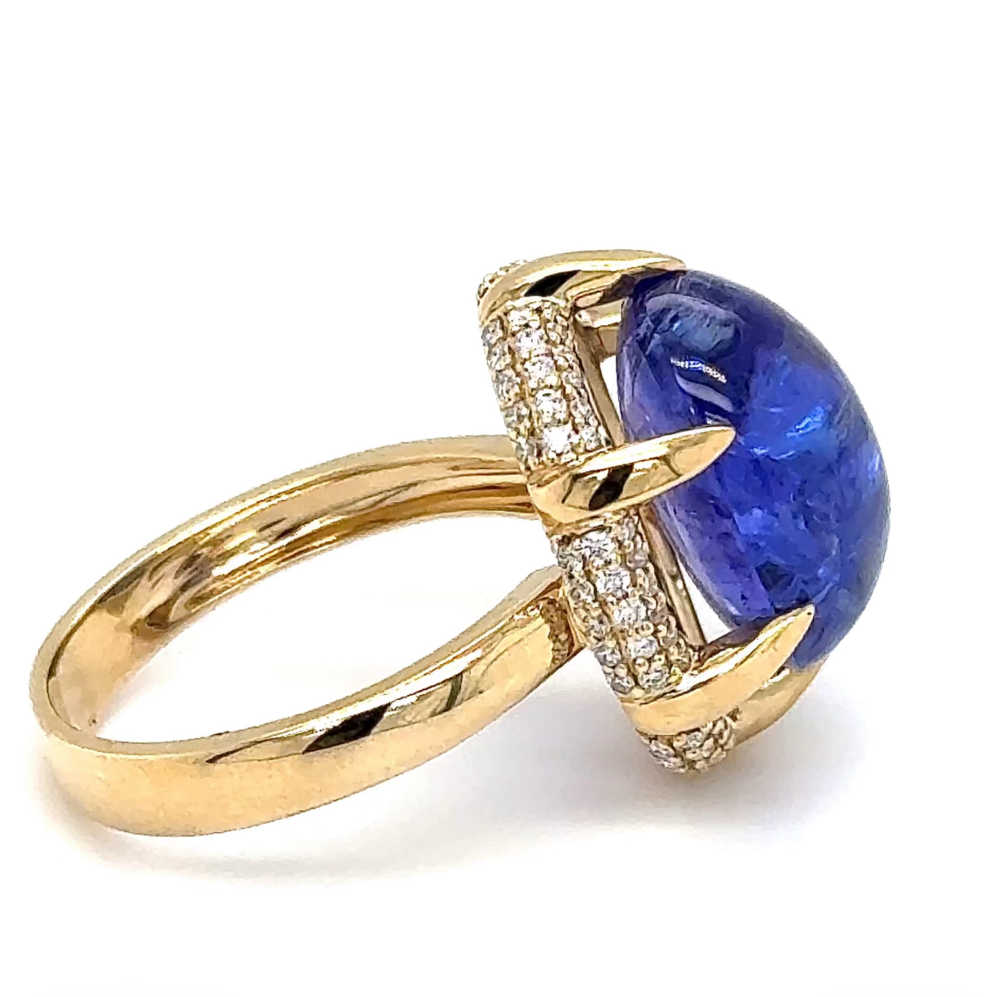 Ausgefallener Tansanit Ring in 14 Karat Gelbgold mit feinen Brillanten