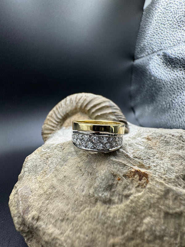 Handgefertigter Bicolor Ring in 18 Karat Gold mit feinen Brillanten