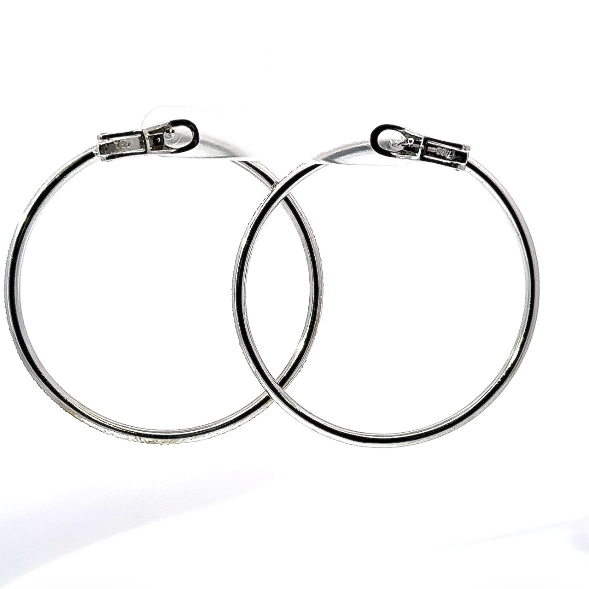 Exceptional 18-karat white gold earrings with 286 brilliant-cut diamonds