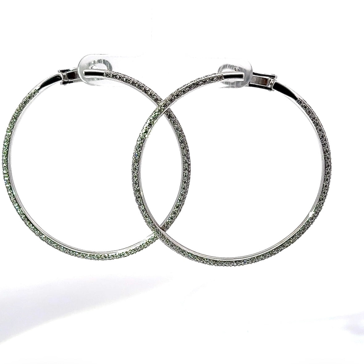 Exceptional 18-karat white gold earrings with 286 brilliant-cut diamonds